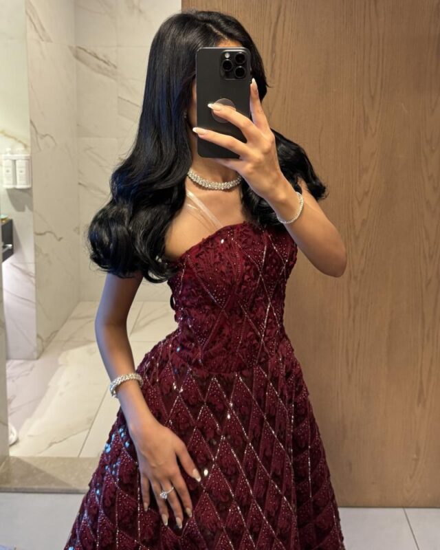 فستان روبي داكن